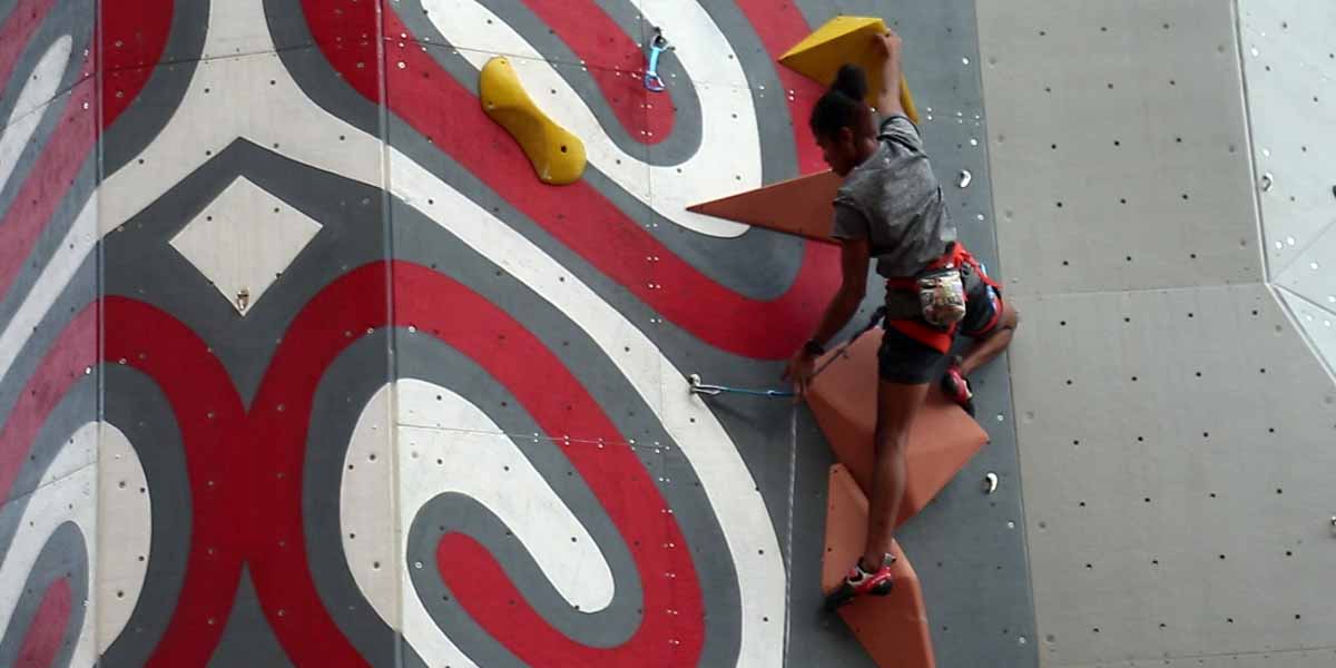 abas-dan-nesthy-di-panjat-tebing-sumbang-medali-emas-untuk-papua